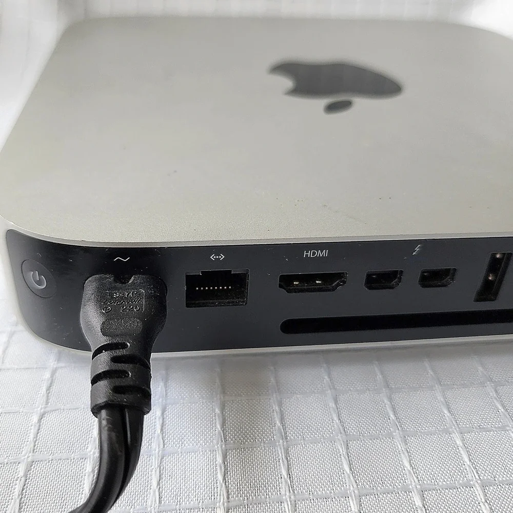 Apple Mac Mini A1347 Late 2014 EMC 2840 Powers on Locked For Parts‎ and Repair